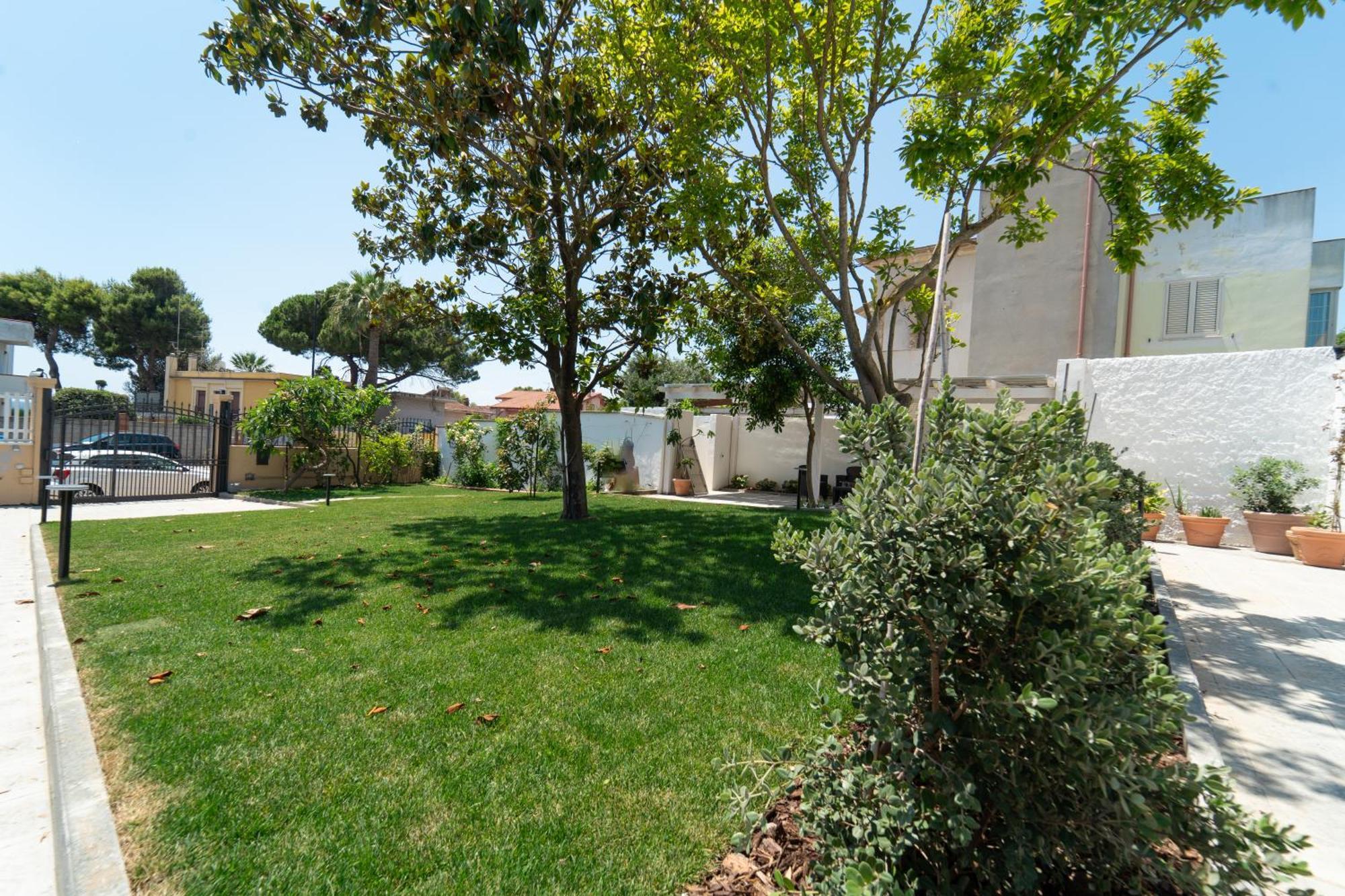 Paquja Aparthotel Quartu Sant'Elena Exterior photo